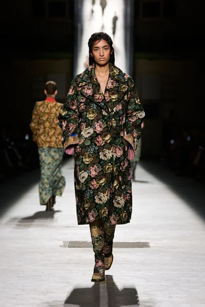 Look 27